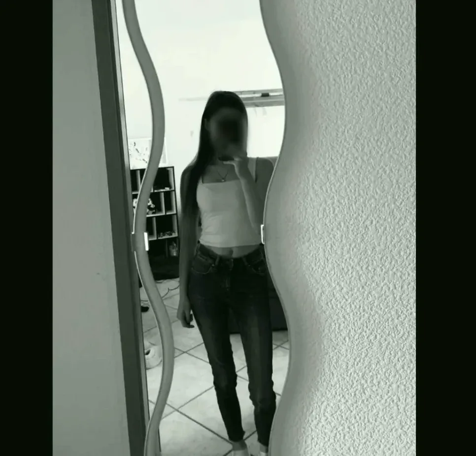 Emily, 25