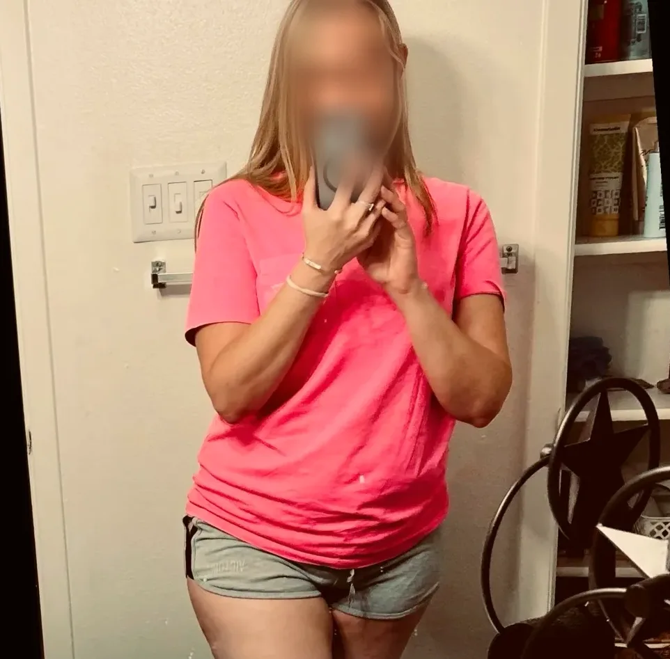 Fiona, 28