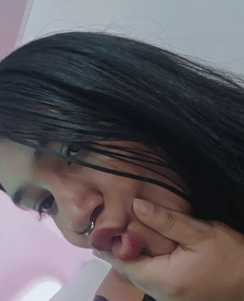 Julia, 26