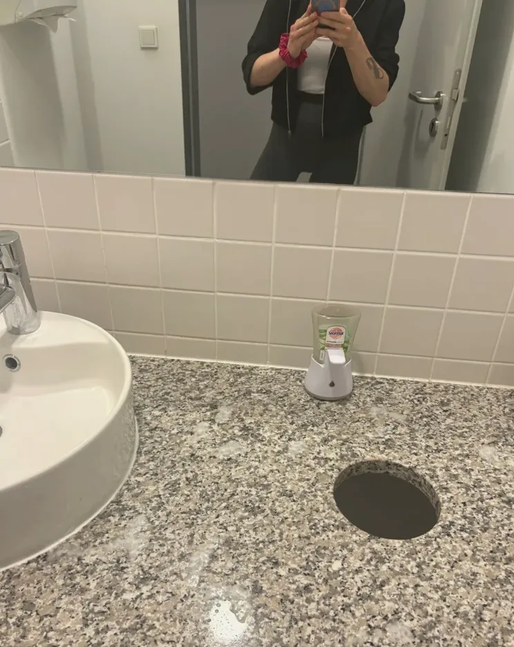 Lara, 39