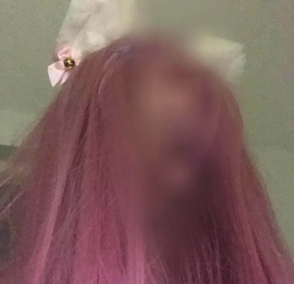 Sophie, 22